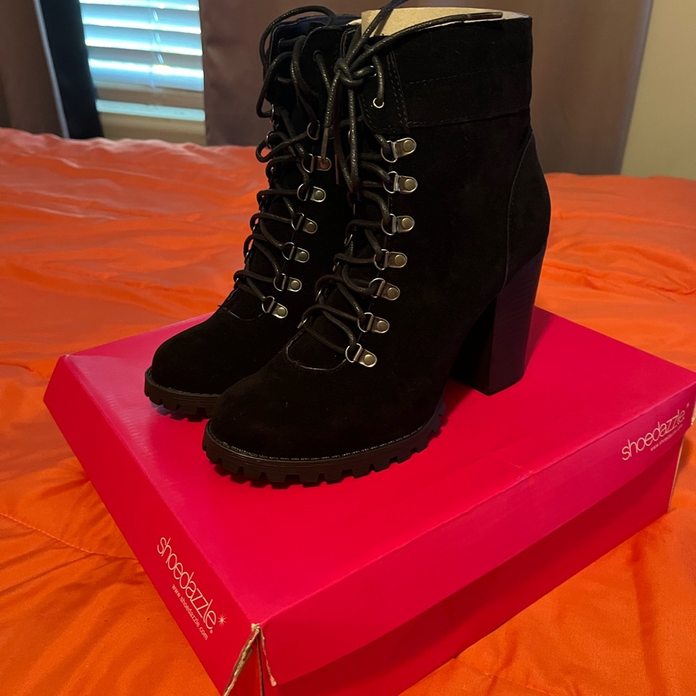 Shoe Dazzle Brand new Chunky heel bootie